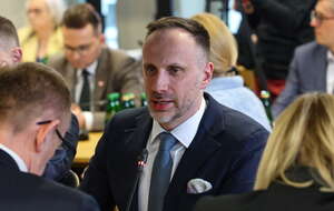 Poseł PiS Janusz Kowalski na posiedzeniu sejmowej komisji Ochrony Środowiska, Zasobów Naturalnych i Leśnictwa w Sejmie w Warszawie / autor: PAP/Albert Zawada