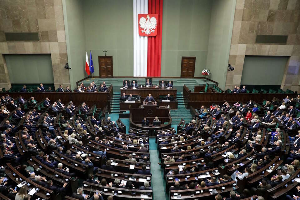 Posłowie na sali plenarnej w Sejmie / autor: PAP/Tomasz Gzell