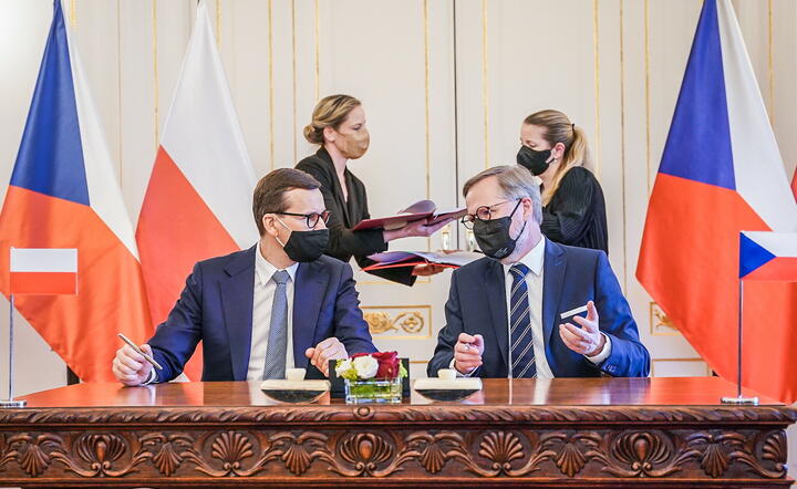 Premierzy Polski Mateusz Morawiecki (L) oraz Republiki Czeskiej Petr Fiala (P) / autor: PAP/EPA/Veronika Rose HANDOUT