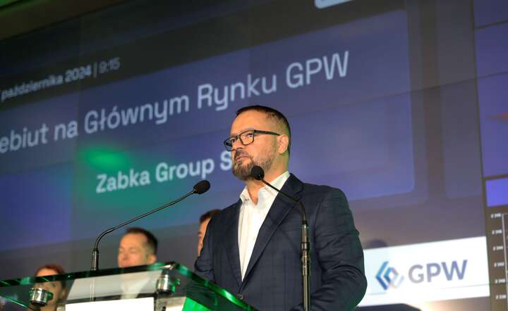 Prezes Grupy Żabka Tomasz Suchański podczas pierwszego dnia notowań akcji Grupy Żabka na parkiecie GPW / autor: materiały prasowe