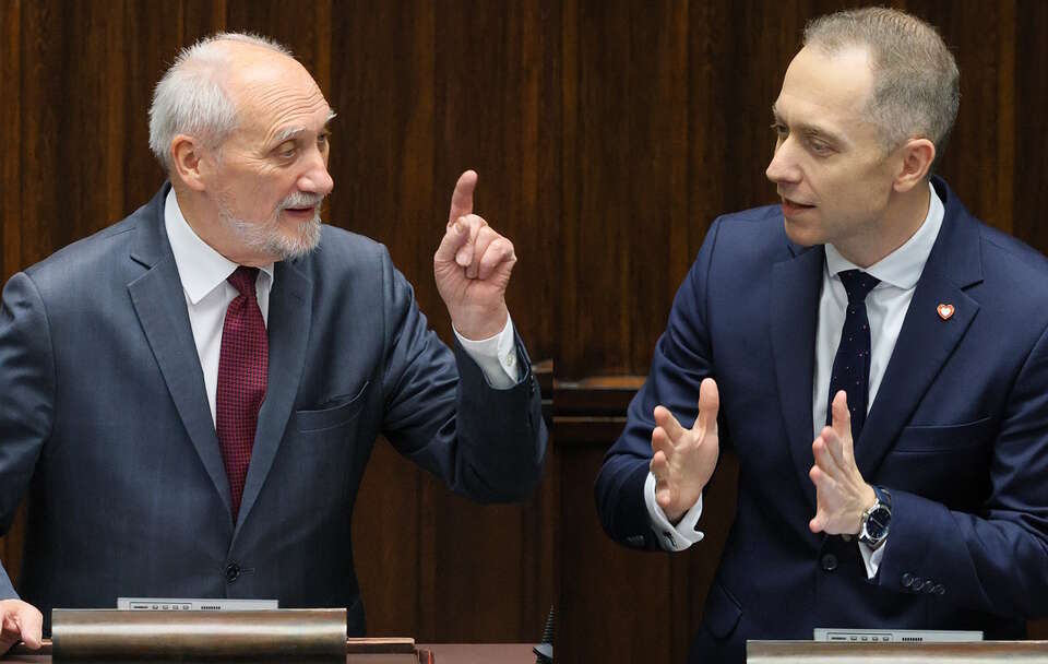 Antoni Macierewicz i Cezary Tomczyk / autor: PAP/Paweł Supernak