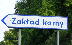 Skazany adwokat od „trumien na kółkach” chce odbywać karę w domu. / autor: Fratria