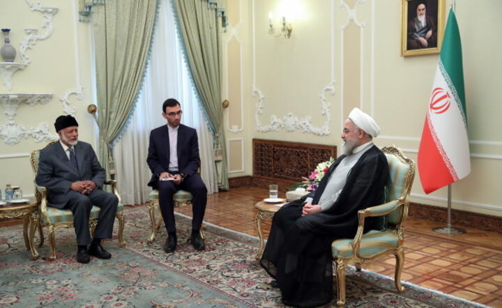 Prezydent Iranu Hasan Rowhani na spotkaniu w Teheranie z szefem omańskiej dyplomacji. / autor: PAP/EPA/Iranian President Office