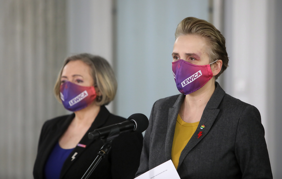 Posłanki Lewicy Joanna Scheuring-Wielgus i Wanda Nowicka / autor: PAP/Wojciech Olkuśnik