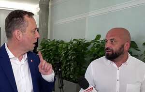 Zbigniew Konwiński i Rafał Jarząbek / autor: screenshot Telewizja wPolsce24/poprawa jakości AI