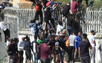 Hiszpania: Starcia policji z nielegalnymi imigrantami