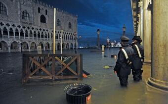 Wenecja "rzucona na kolana". Poważne szkody w bazylice św. Marka