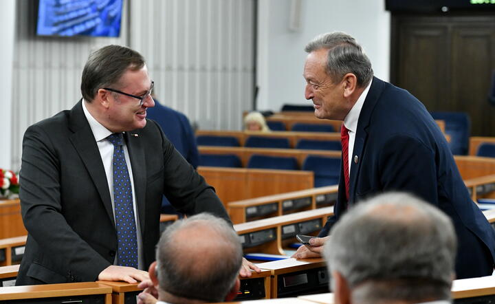 senatorowie PiS Grzegorz Bierecki (L) oraz Józef Zając (P)  / autor: fotoserwis PAP