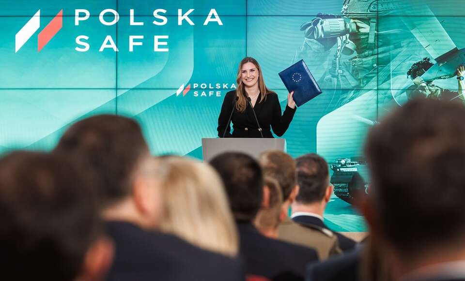 Minister Magdalena Sobkowiak-Czarnecka po podpisaniu umowy SAFE, 8 maja b.r. / autor: Flickr/Kancelaria Premiera