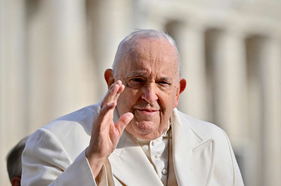 papież Franciszek podczas audiencji generalnej na pl. św. Piotra w Watykanie / autor:  	PAP/EPA/ALESSANDRO DI MEO