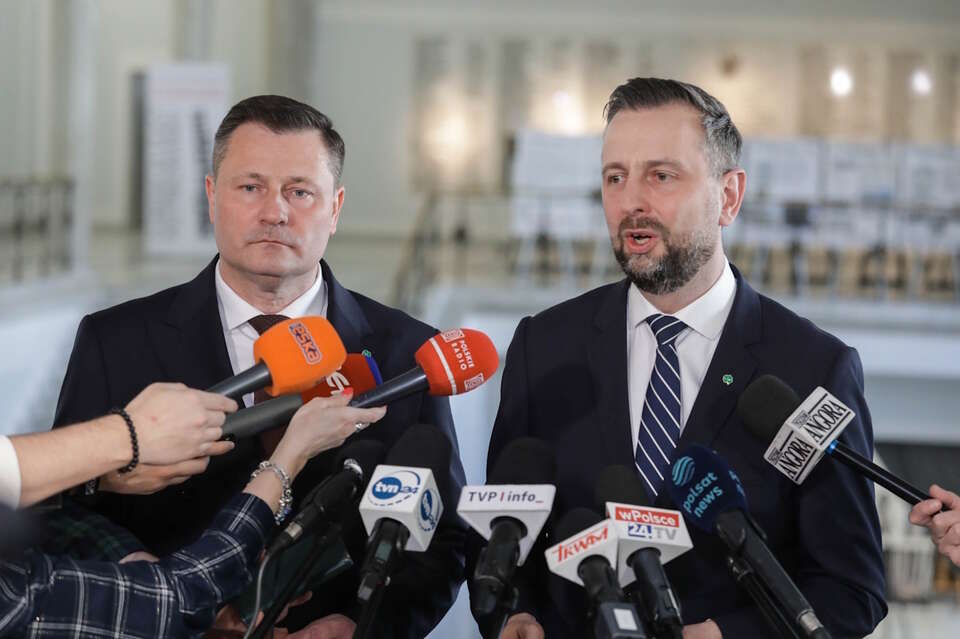 Na zdjęciu Władysław Kosiniak-Kamysz i Krzysztof Paszyk podczas konferencji prasowej w Sejmie / autor: PAP/Tomasz Gzell