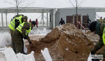 Szef MON o podtopieniach w Płocku: żołnierze WOT pomagają mieszkańcom