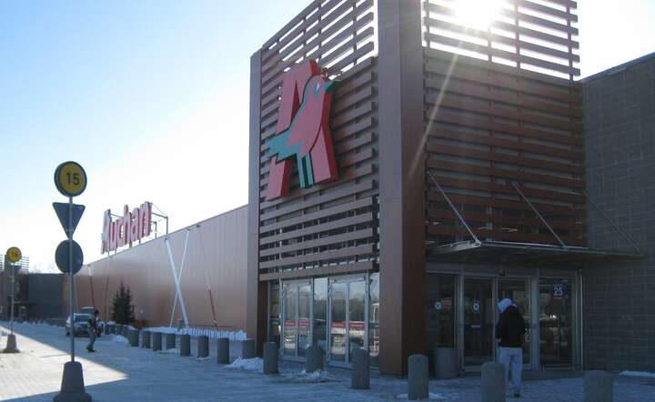 Węgrzy przejmują centra handlowe Auchan w Polsce