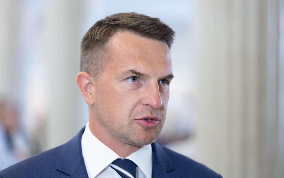 Szłapka usprawiedliwia knajacką wypowiedź Tuska!