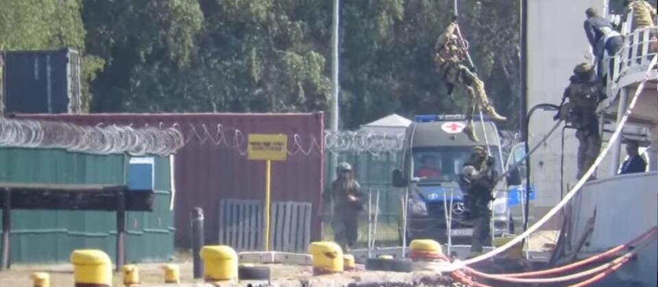 Wiadomości  Tragedia podczas ćwiczeń "Grom". Zginął żołnierz [FILM] Fot. youtube.com/Krystian Jakubas