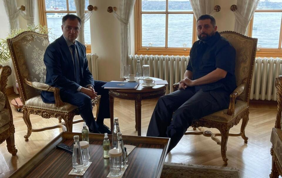 Dawyd Arachamija (po prawej) podczas rozmów w Stambule / autor: PAP/EPA/UKRAINIAN PRESIDENTIAL PRESS SERVICE HANDOUT