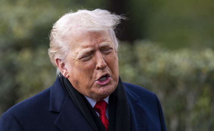 Prezydent USA Donald Trump w Białym Domu / autor: PAP/ EPA/SHAWN THEW