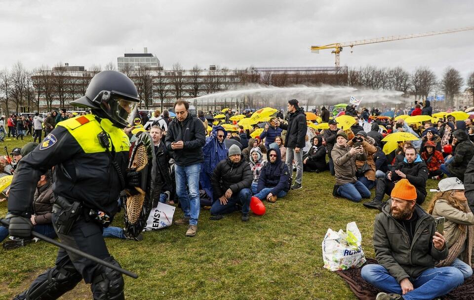 Protest koronasceptyków w Holandii / autor: PAP/EPA