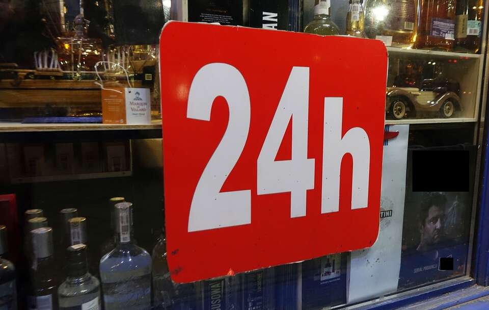 Badani nie chcą ograniczeń w sprzedaży alkoholu / autor: Fratria