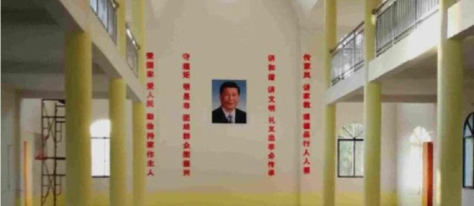 Portret Xi Jinpinga zastąpił krzyż w jednym z kościołów w Chinachw kościele / autor: bitterwinter.org