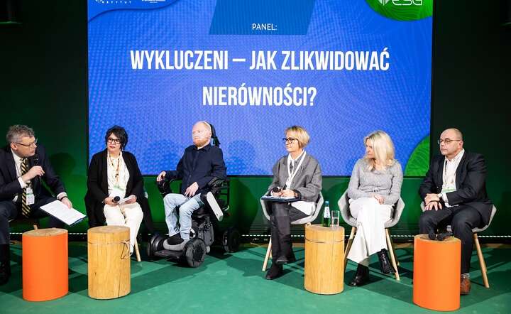 Panel „Wykluczeni – jak zlikwidować nierówności?” w ramach III Kongresu ESG w Warszawie / autor: materiały prasowe / fot. Maciek Jaźwiecki