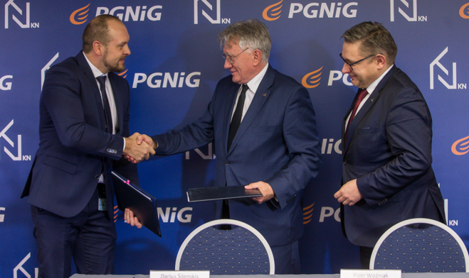 Darius Šilenskis, CEO KN (po lewej); Piotr Woźniak, Prezes Zarządu PGNiG SA (w środku); Maciej Woźniak, Wiceprezes Zarządu PGNiG SA ds. Handlowych. / autor: PGNiG