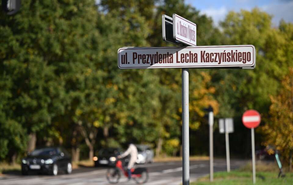 Skrzyżowanie ulic prezydenta Lecha Kaczyńskiego i Obrońców Wybrzeża na gdańskim Przymorzu / autor: PAP/Adam Warżawa