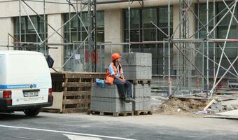 Ważne przetargi budowlane opóźniają się - branżę czeka trudny rok