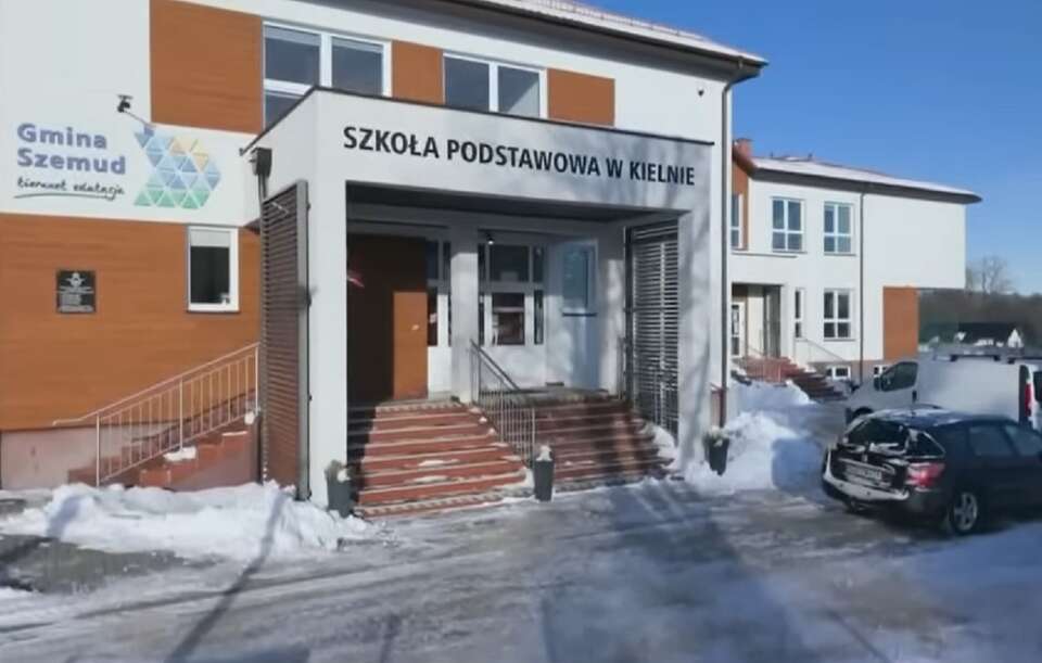 Wyrzuciła krzyż do kosza, decyzją komisji może wrócić do pracy!