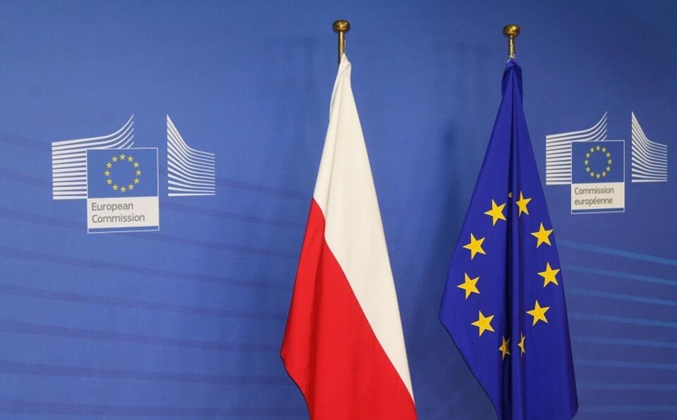 Flaga Polski i Unii Europejskiej / autor: Fratria