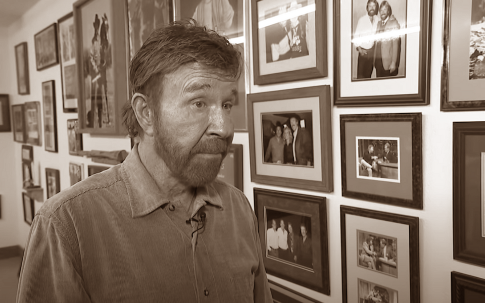 Na zdjęciu Chuck Norris / autor: YouTube/ Full Measure with Sharyl Attkisson