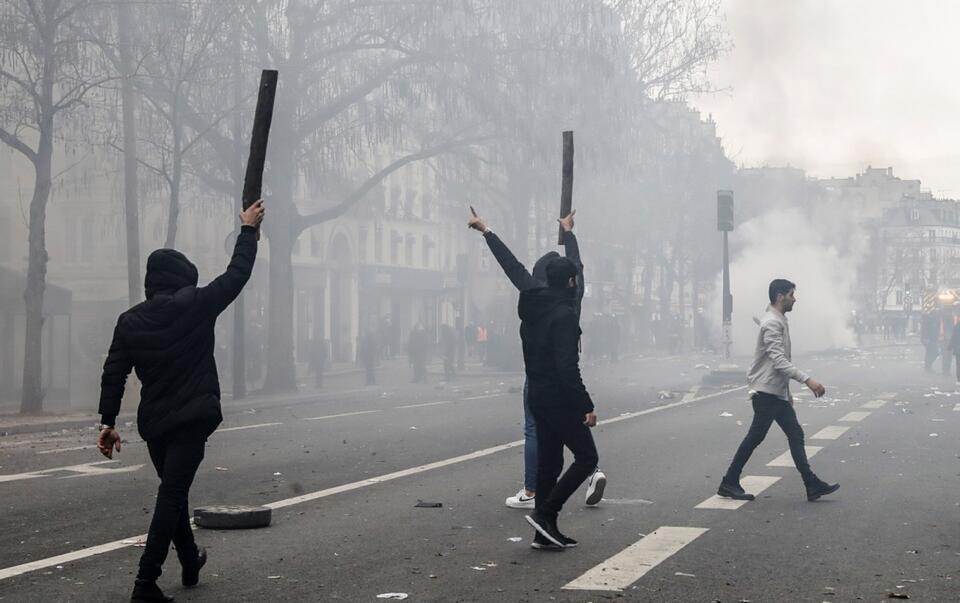 Zamieszki w Paryżu / autor:  PAP/EPA/TERESA SUAREZ