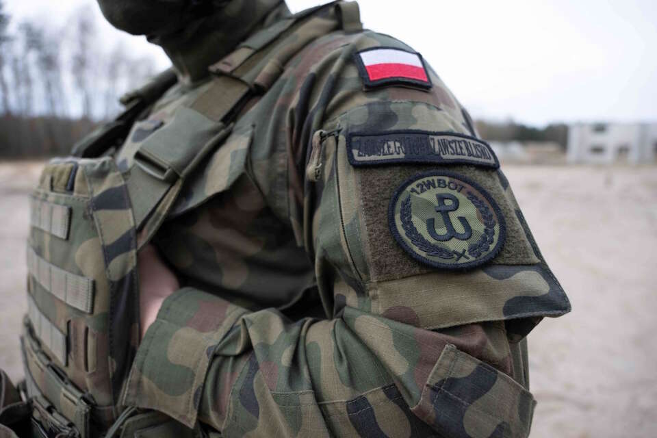 Na zdjęciu poglądowym żołnierz WOT na poligonie w Biedrusku / autor: PAP/Jakub Kaczmarczyk