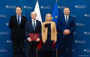 Wręczenie prof. Wojciechowi Sadurskiemu nominacji do Komisji Weneckiej / autor: MSZ/Konrad Laskowski