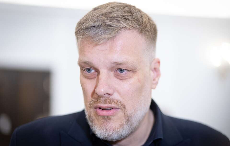 Tusk załamuje ręce nad partyjniactwem. Zandberg drwi