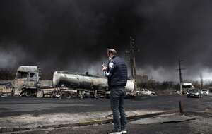 Czarne niebo nad Teheranem. / autor: PAP/EPA