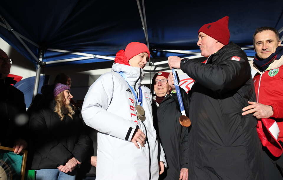 Kacper Tomasiak przywitany w Bystrej / autor: PAP/Jarek Praszkiewicz 