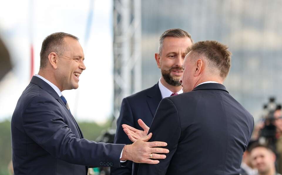 Symboliczne. Po tym, co zrobił Nawrocki, Kosiniak-Kamysz wstał