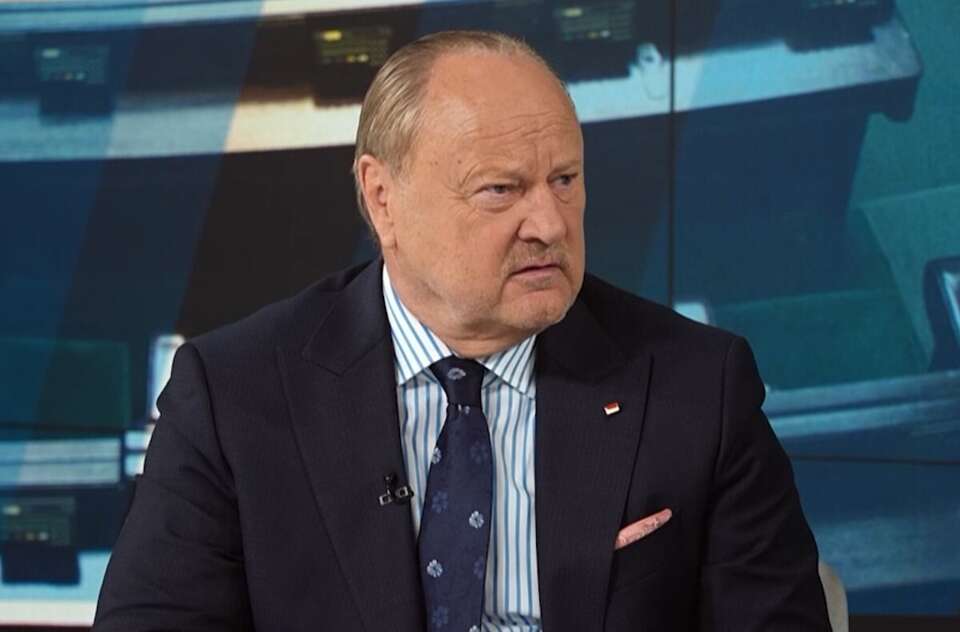 Tusk triumfalnie ws. SAFE. Szewczak: "Przypomnę sytuację Grecji"