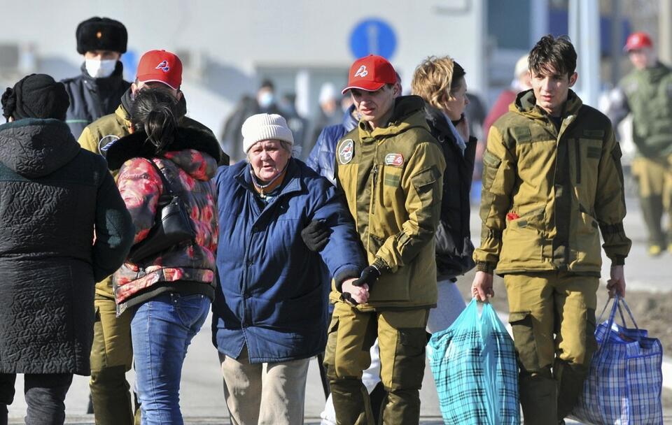 Propagandowa ewakuacja mieszkańców Donbasu zarządzona przez separatystów / autor: PAP/EPA