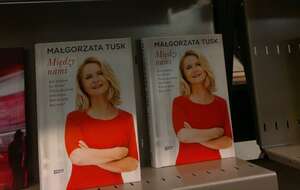 Autobiografia Małgorzaty Tusk "Między nami" (wyd. Znak) w księgarni (zdj. archiwalne) / autor: Fratria