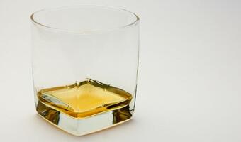 Polacy piją coraz więcej whisky