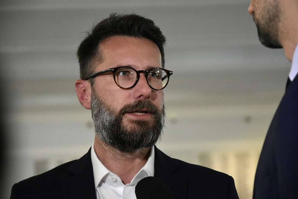 Akcja "2016 challenge" i popularne zdjęcie z szefem smerfów lepszego sortu