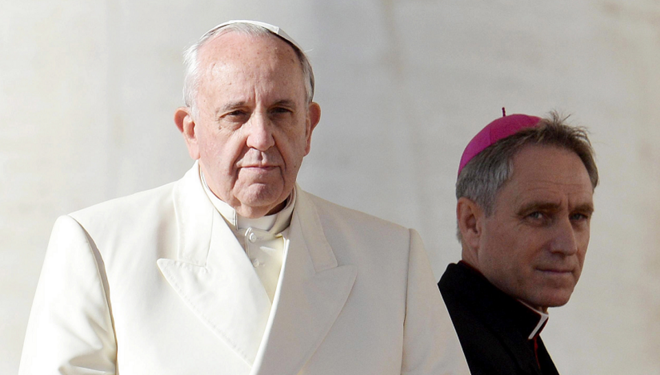 Papież Franciszek i abp Georg Gaenswein / autor: PAP/EPA