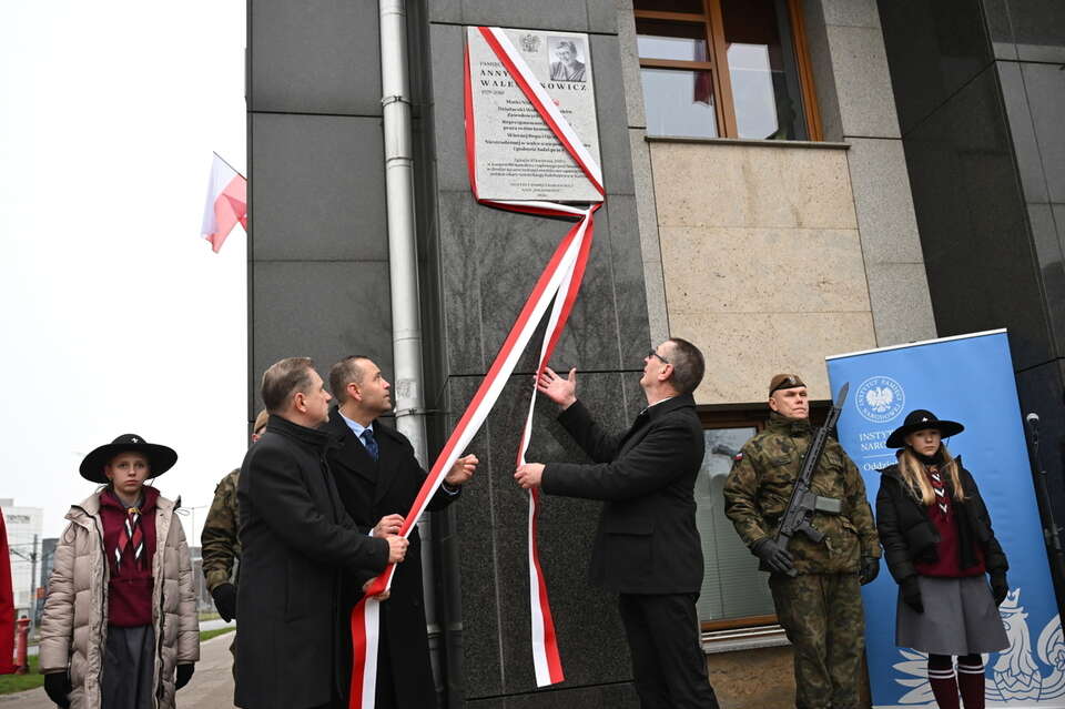 odsłonięcie tablicy Anny Walentynowicz / autor: 	PAP/Adam Warżawa