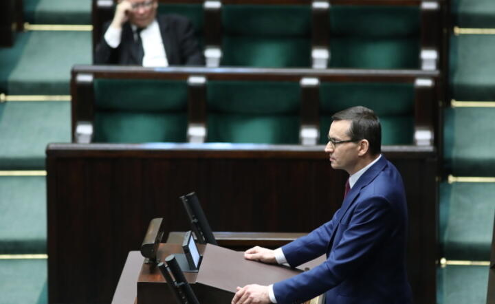 Premier RP Mateusz Morawiecki przemawia na sali obrad podczas drugiego dnia posiedzenia Sejmu, 27 bm. w Warszawie / autor: PAP/Leszek Szymański