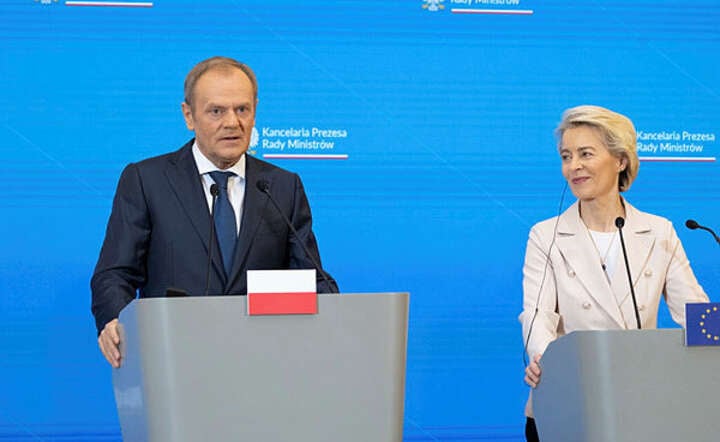 Przewodnicząca KE Ursula von der leyen i premier Polski Donald Tusk / autor: Fratria