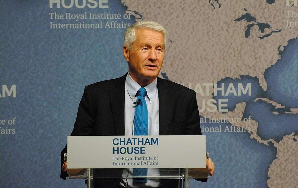 *Rada Europy uchyliła immunitet swemu dawnemu sekretarzowi generalnemu i byłemu premierowi Norwegii Thorbjoernowi Jaglandowi / autor: Chatham House, CC BY 2.0 <https://creativecommons.org/licenses/by/2.0>, via Wikimedia Commons