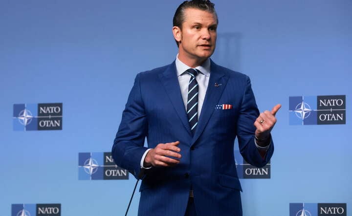 Amerykański minister obrony Pete Hegseth w kwaterze NATO w Brukseli / autor: PAP/EPA/OLIVIER HOSLET