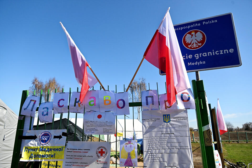 Wejście na teren polsko-ukraińskiego przejścia granicznego w Medyce. / autor: PAP/Darek Delmanowicz